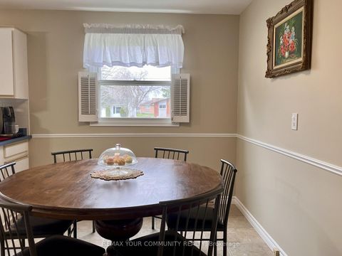 Photo 8 at 37 Canal Street, Keswick South, Georgina