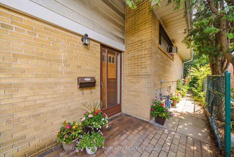 Photo 4 at 25 Fordwich Crescent, Kipling, Toronto