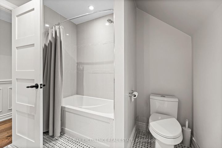 Photo 21 at 2446 Hammond Road, Sheridan, Mississauga