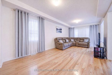 Photo 5 at 122 Cliff Thompson Court, Sutton & Jackson's Point, Georgina