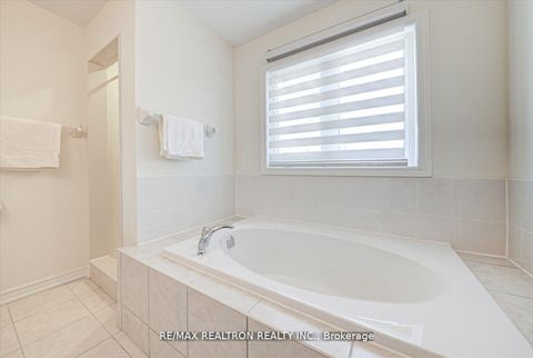 Photo 16 at 122 Cliff Thompson Court, Sutton & Jackson's Point, Georgina