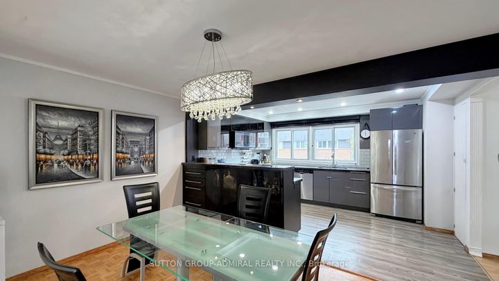 Photo 11 at 4 Dove Hawk Way, Branson, Toronto