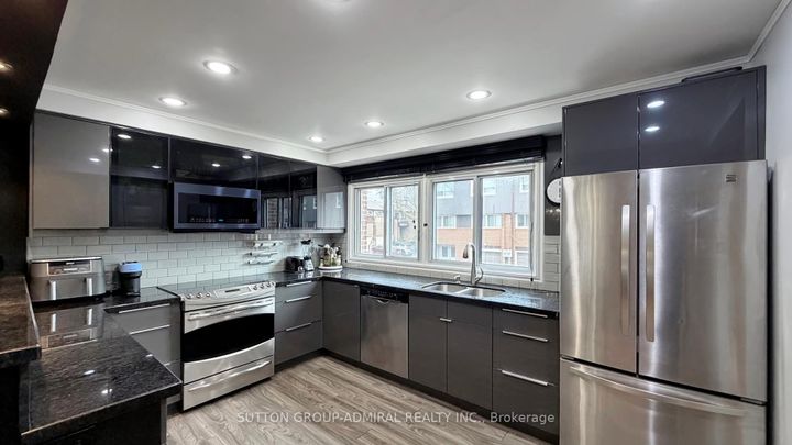 Photo 15 at 4 Dove Hawk Way, Branson, Toronto