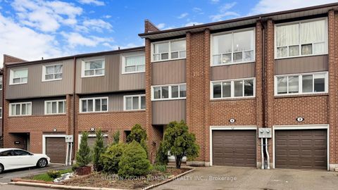 Photo 1 at 4 Dove Hawk Way, Branson, Toronto