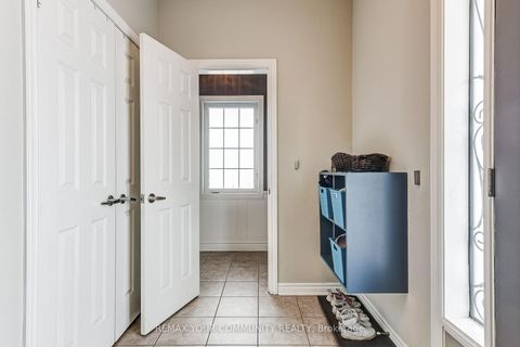 Photo 4 at 2 Laurelbank Crescent, Keswick North, Georgina