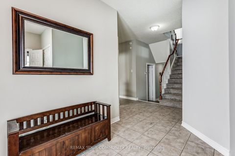 Photo 6 at 2 Laurelbank Crescent, Keswick North, Georgina