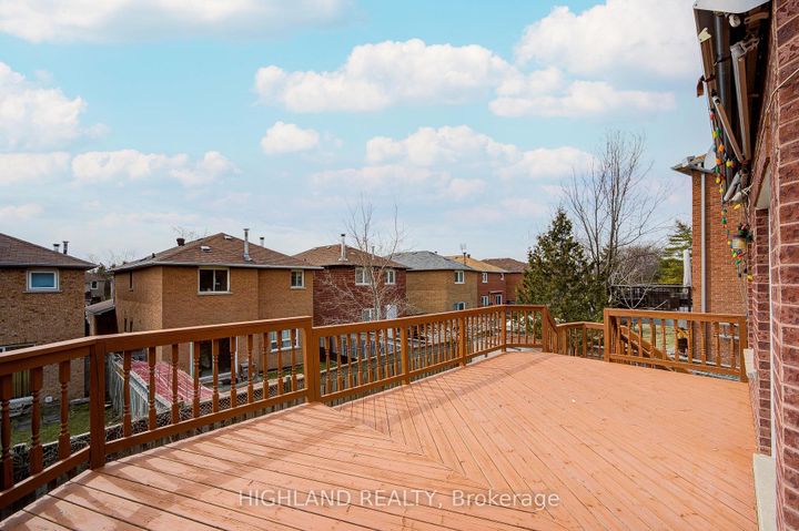 Photo 2 at 4802 Wild Rose Street, East Credit, Mississauga