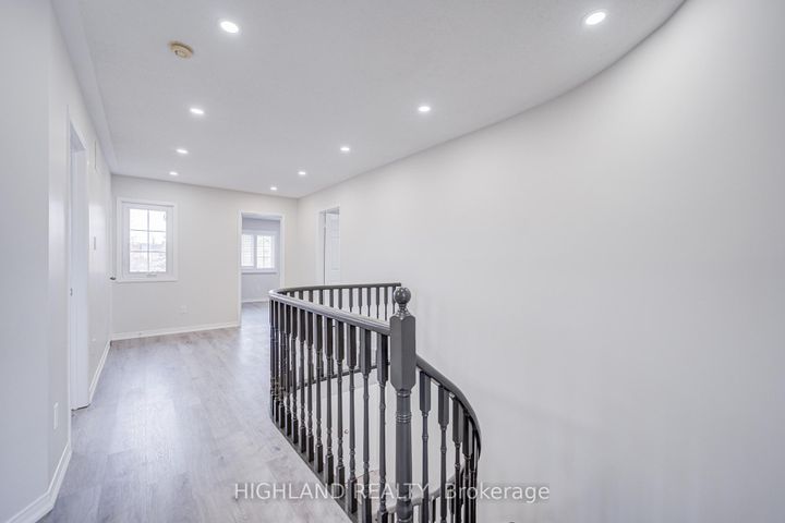 Photo 7 at 4802 Wild Rose Street, East Credit, Mississauga