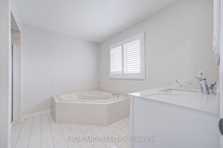 Photo 22 at 4802 Wild Rose Street, East Credit, Mississauga