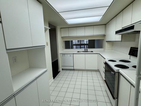 Photo 3 at 1706 - 5 Kenneth Avenue, Willowdale East, Toronto