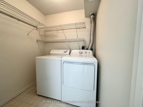 Photo 5 at 1706 - 5 Kenneth Avenue, Willowdale East, Toronto