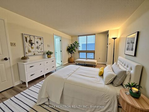 Photo 8 at 1706 - 5 Kenneth Avenue, Willowdale East, Toronto