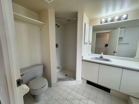 Photo 10 at 1706 - 5 Kenneth Avenue, Willowdale East, Toronto