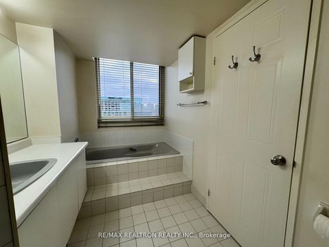 Photo 11 at 1706 - 5 Kenneth Avenue, Willowdale East, Toronto