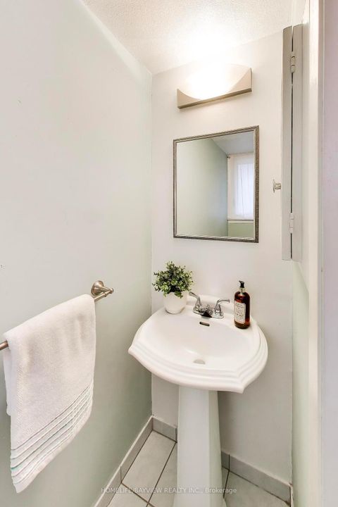 Photo 16 at 37 Beveridge Drive, Donalda, Toronto