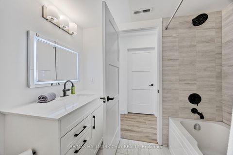 Photo 14 at 9 - 31 Pumpkin Corner Crescent, Shore, Barrie