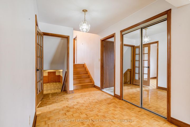 Photo 16 at 704 Hillman Crescent, Applewood, Mississauga