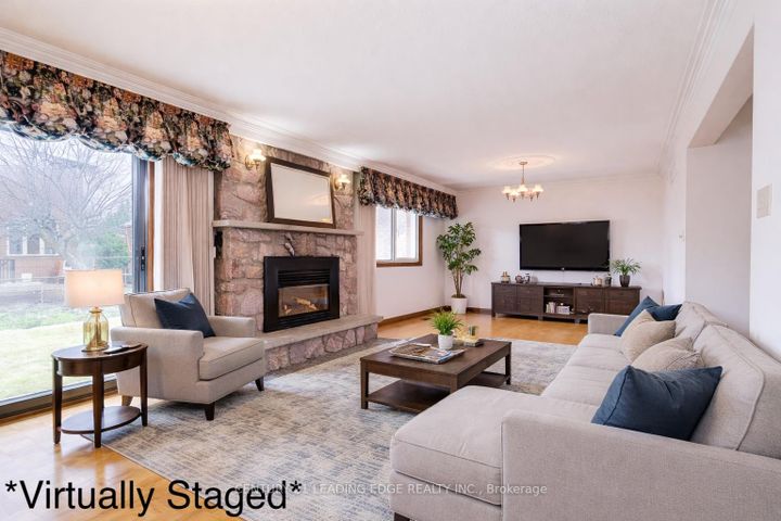 Photo 18 at 704 Hillman Crescent, Applewood, Mississauga