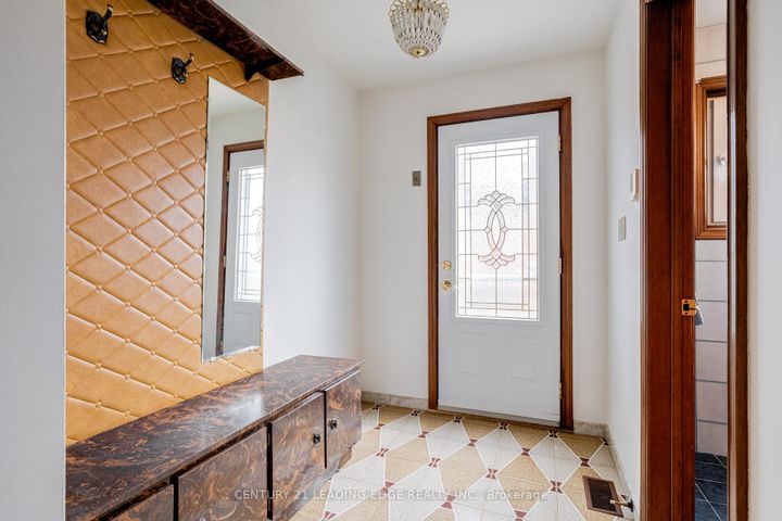 Photo 21 at 704 Hillman Crescent, Applewood, Mississauga