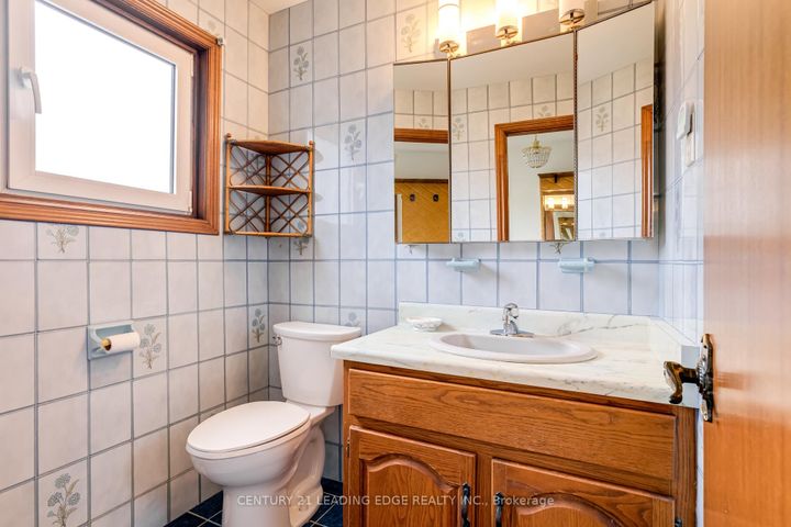 Photo 22 at 704 Hillman Crescent, Applewood, Mississauga