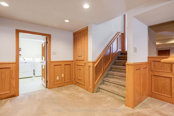 Photo 24 at 704 Hillman Crescent, Applewood, Mississauga