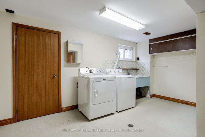 Photo 27 at 704 Hillman Crescent, Applewood, Mississauga