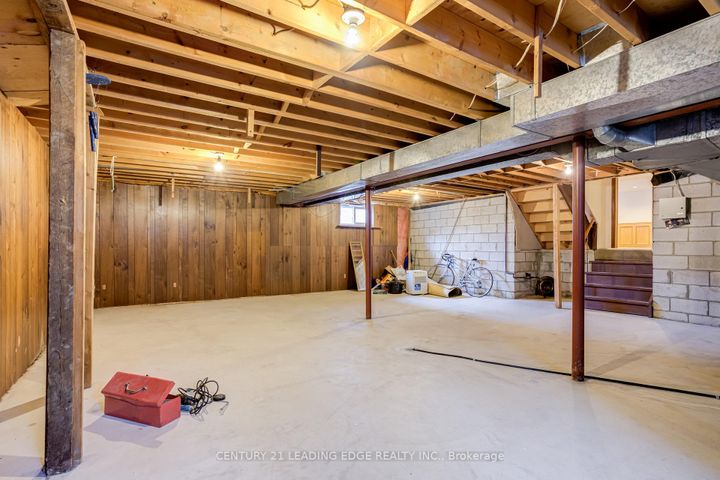 Photo 28 at 704 Hillman Crescent, Applewood, Mississauga