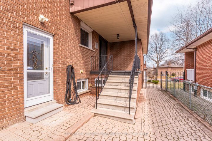 Photo 29 at 704 Hillman Crescent, Applewood, Mississauga