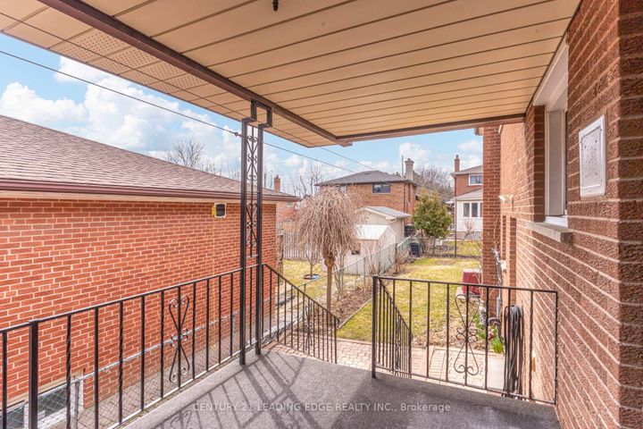 Photo 30 at 704 Hillman Crescent, Applewood, Mississauga