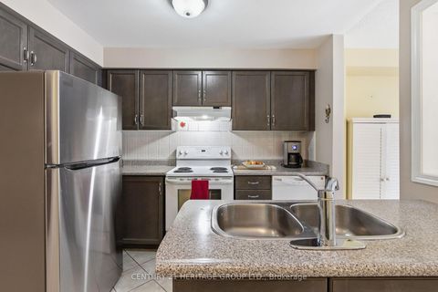 Photo 4 at 24 - 551 Tugwell Place, College Manor, Newmarket