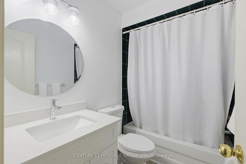 Photo 10 at 24 - 551 Tugwell Place, College Manor, Newmarket