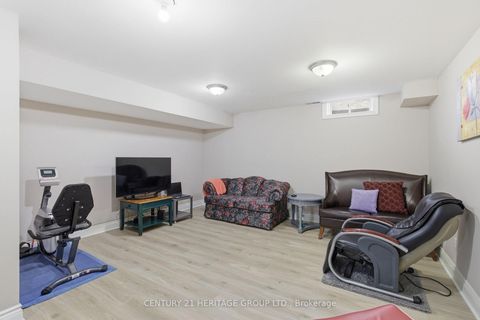 Photo 14 at 24 - 551 Tugwell Place, College Manor, Newmarket