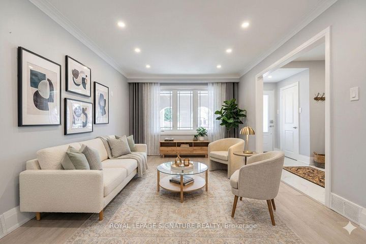 Photo 4 at 90A Bicknell Avenue, Eglinton West, Toronto