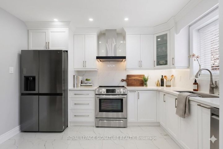 Photo 7 at 90A Bicknell Avenue, Eglinton West, Toronto