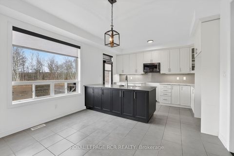 Photo 7 at 82 Lampkin Street, Sutton & Jackson's Point, Georgina