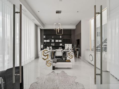 Photo 4 at 8 Cadmus Road, Newtonbrook East, Toronto