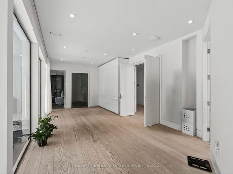 Photo 14 at 8 Cadmus Road, Newtonbrook East, Toronto