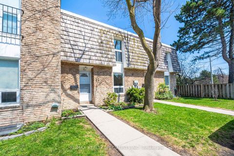 Photo 3 at 106 - 701 Burnhamthorpe Road, Markland Wood, Toronto