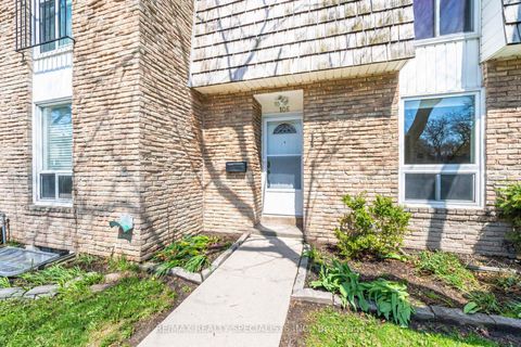 Photo 4 at 106 - 701 Burnhamthorpe Road, Markland Wood, Toronto