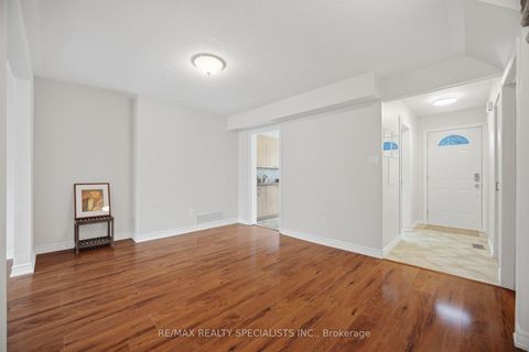 Photo 10 at 106 - 701 Burnhamthorpe Road, Markland Wood, Toronto