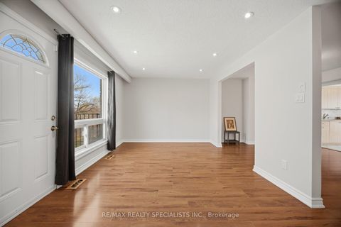 Photo 14 at 106 - 701 Burnhamthorpe Road, Markland Wood, Toronto