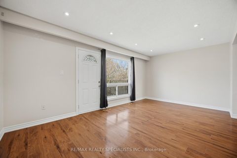 Photo 15 at 106 - 701 Burnhamthorpe Road, Markland Wood, Toronto