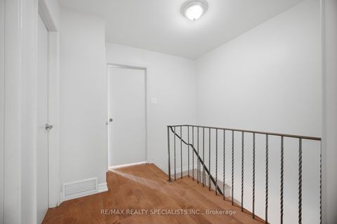 Photo 25 at 106 - 701 Burnhamthorpe Road, Markland Wood, Toronto