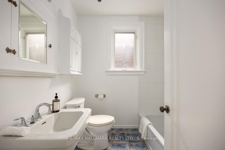 Photo 19 at 167 Welland Avenue, Moore Park, Toronto