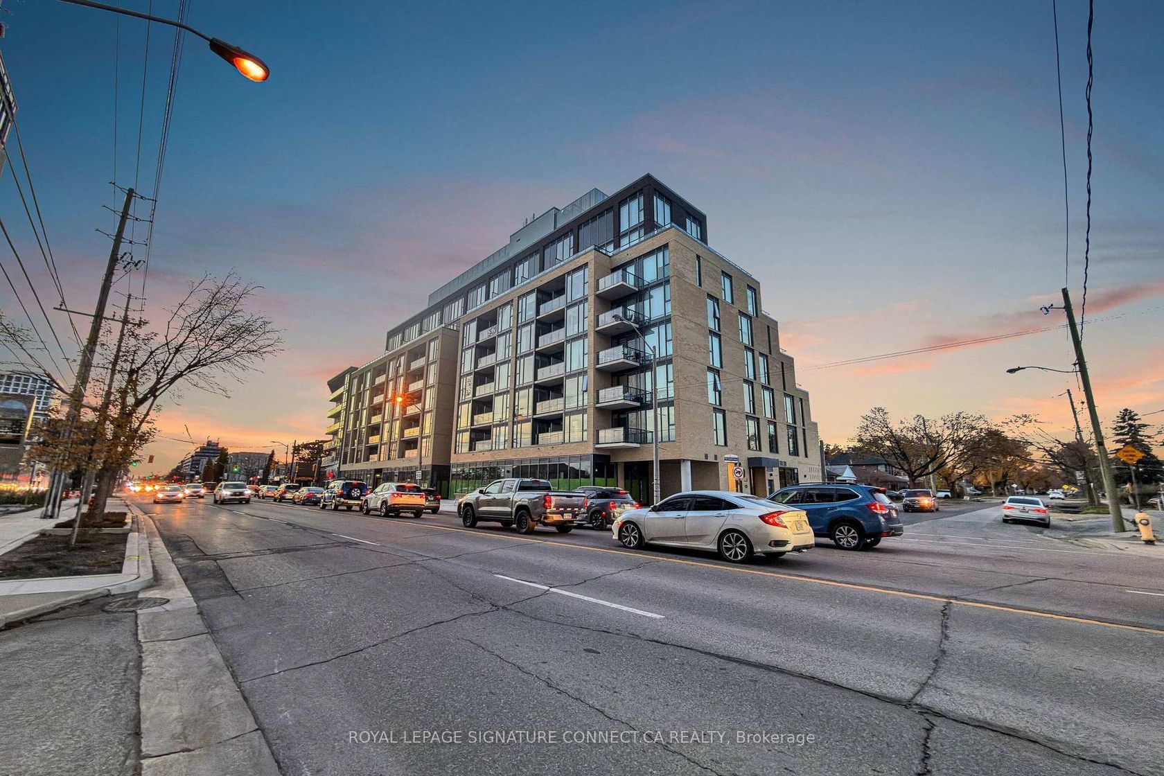 208 - 6 Chartwell Road, Queensway, Toronto 