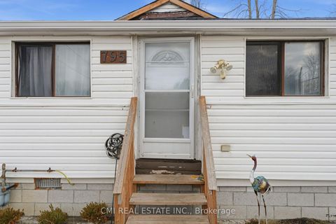 Photo 3 at 795 Third Avenue, Historic Lakeshore Communities, Georgina