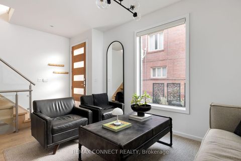 Photo 7 at TH3 - 126 Spadina Road, Annex, Toronto