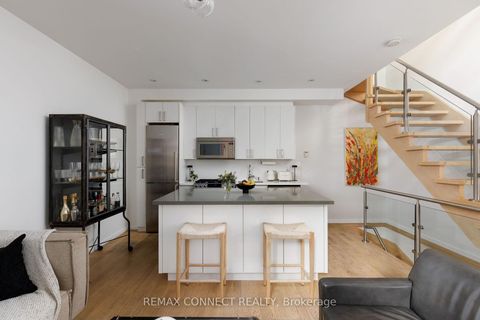 Photo 8 at TH3 - 126 Spadina Road, Annex, Toronto