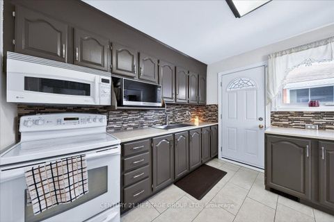 Photo 11 at 130 Rangoon Road, West Deane, Toronto