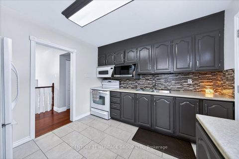 Photo 14 at 130 Rangoon Road, West Deane, Toronto